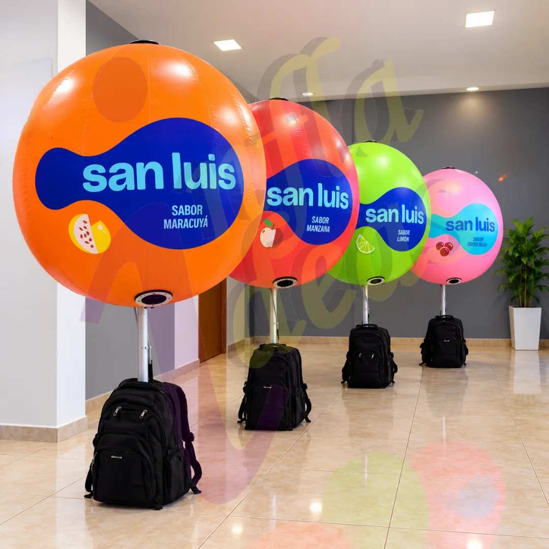 Globo mochila publicitario de día en San Luis, Lima